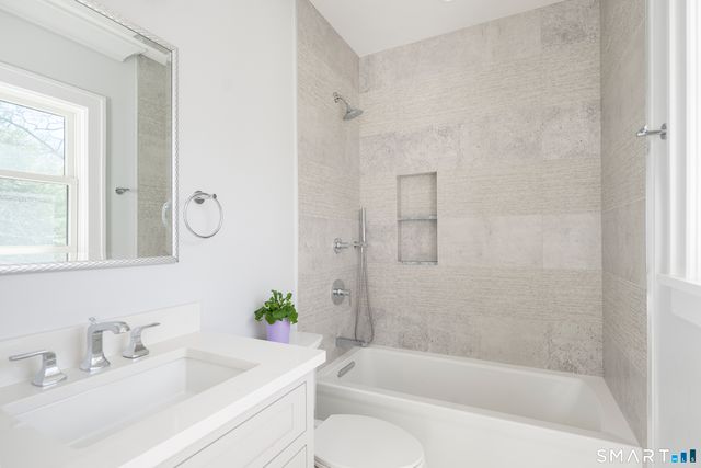 27 Raymond Street, New Canaan, CT 06840