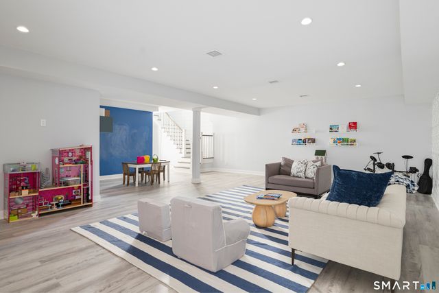 27 Raymond Street, New Canaan, CT 06840