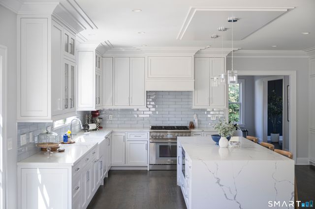 27 Raymond Street, New Canaan, CT 06840