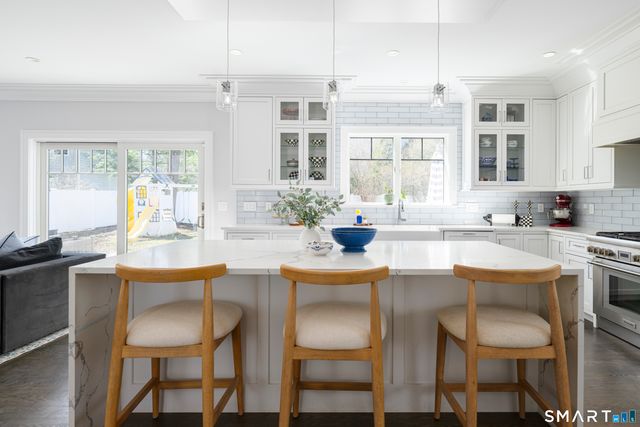 27 Raymond Street, New Canaan, CT 06840