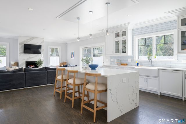 27 Raymond Street, New Canaan, CT 06840