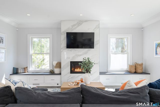 27 Raymond Street, New Canaan, CT 06840