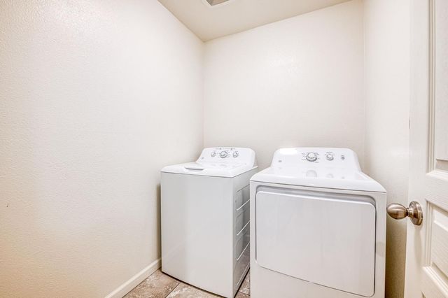 6158 E Peruna Way, Fresno, CA 93727