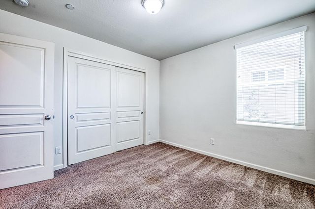 6158 E Peruna Way, Fresno, CA 93727