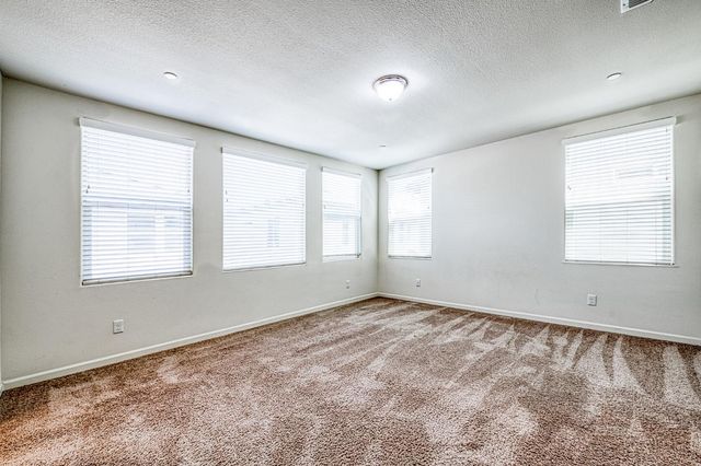 6158 E Peruna Way, Fresno, CA 93727