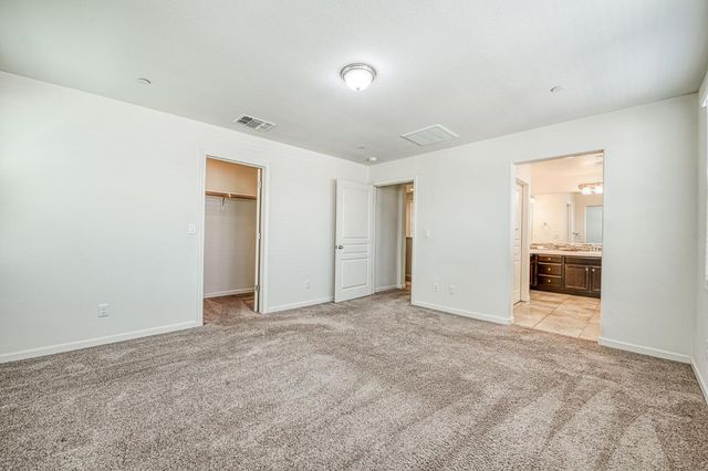 6158 E Peruna Way, Fresno, CA 93727