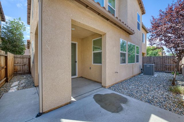 6158 E Peruna Way, Fresno, CA 93727