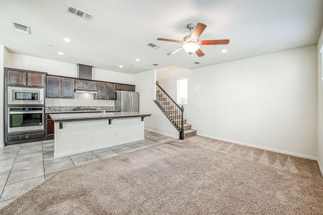 6158 E Peruna Way, Fresno, CA 93727