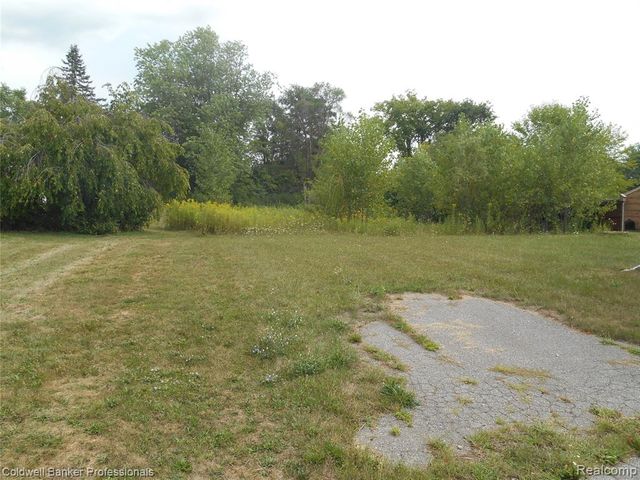 2448 Clayward Drive, Burton, MI 48509
