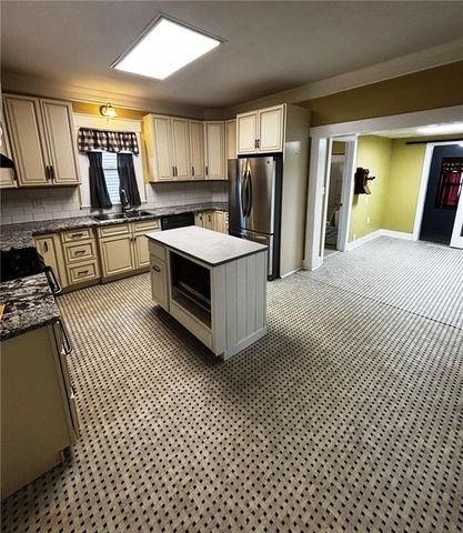 1130 S Santa Fe Avenue, Chanute, KS 66720