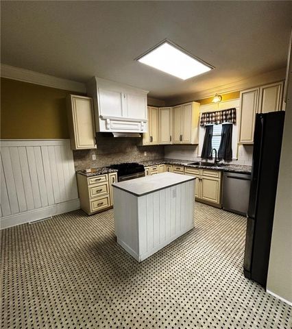 1130 S Santa Fe Avenue, Chanute, KS 66720