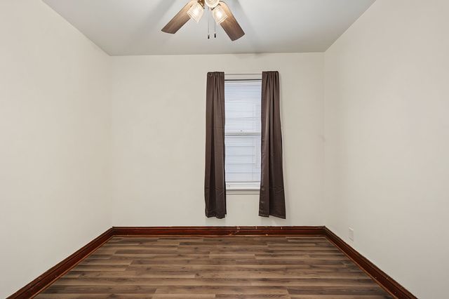 8748 S Marquette Avenue, Chicago, IL 60617