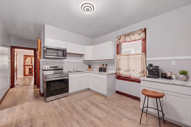 8748 S Marquette Avenue, Chicago, IL 60617
