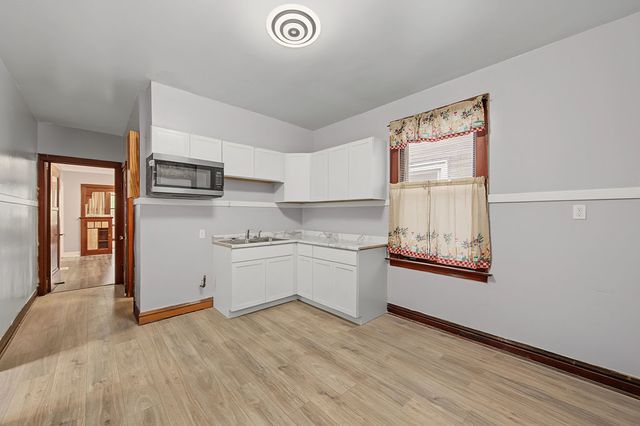 8748 S Marquette Avenue, Chicago, IL 60617