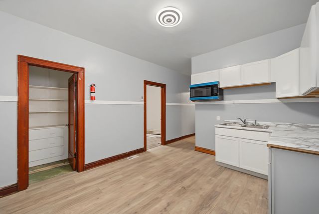 8748 S Marquette Avenue, Chicago, IL 60617