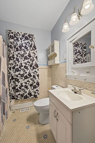 8748 S Marquette Avenue, Chicago, IL 60617