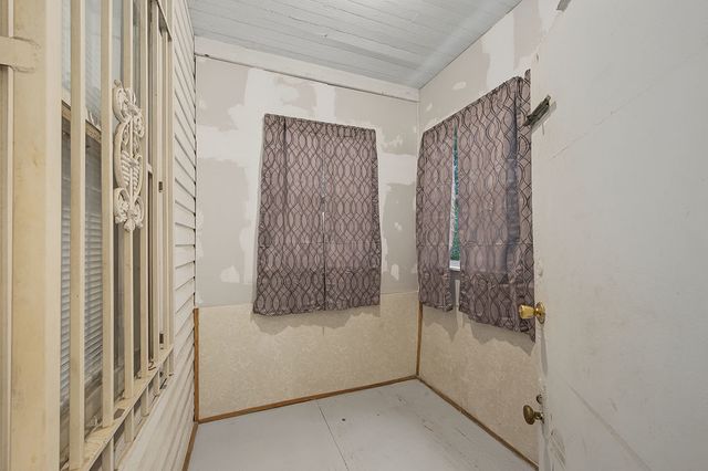 8748 S Marquette Avenue, Chicago, IL 60617