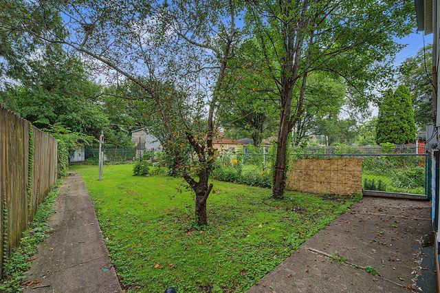 8748 S Marquette Avenue, Chicago, IL 60617