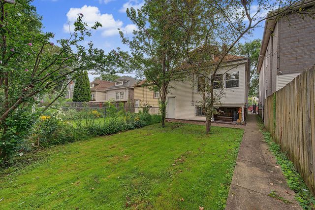 8748 S Marquette Avenue, Chicago, IL 60617
