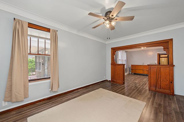 8748 S Marquette Avenue, Chicago, IL 60617