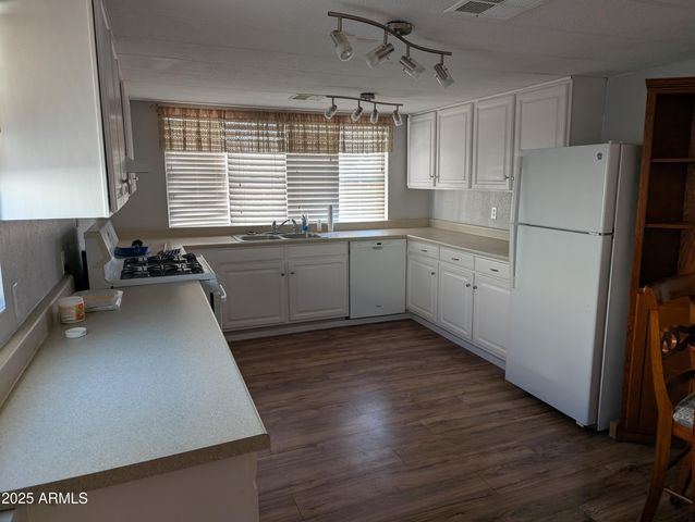 139 S Crismon Road 14, Mesa, AZ 85208