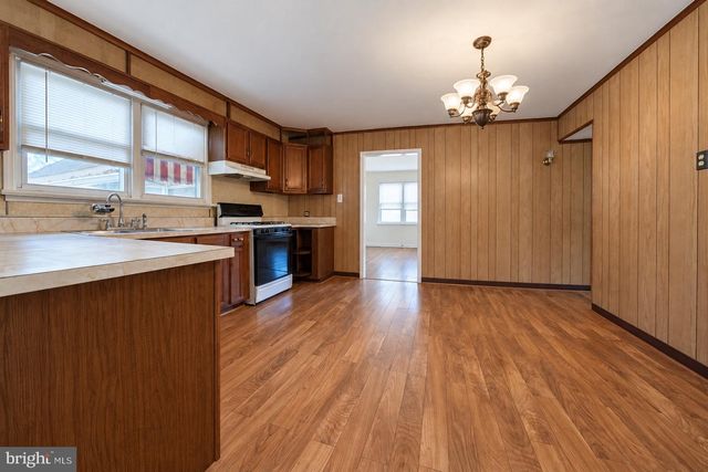 1704 MEETINGHOUSE RD, Upper Chichester, PA 19061