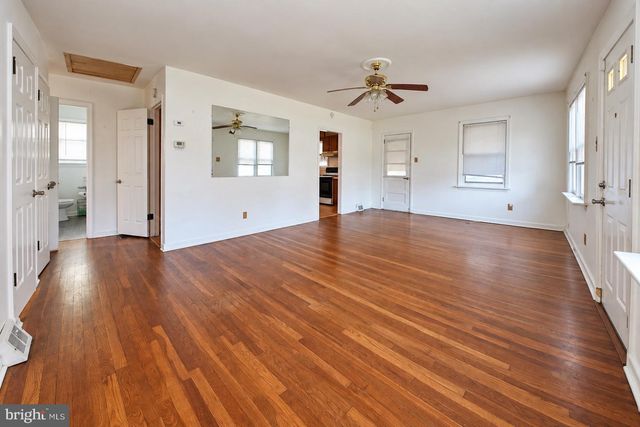 1704 MEETINGHOUSE RD, Upper Chichester, PA 19061
