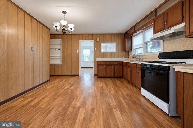 1704 MEETINGHOUSE RD, Upper Chichester, PA 19061