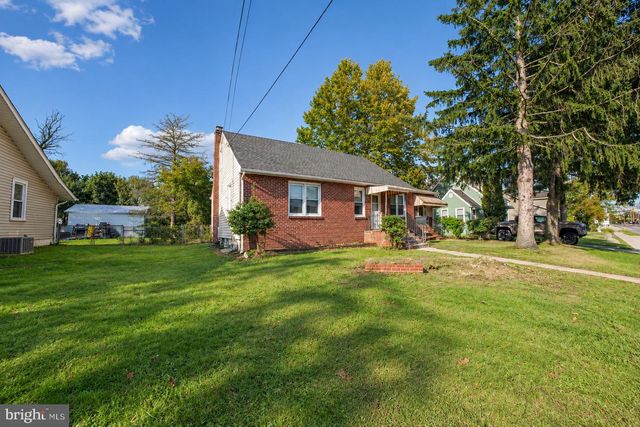 1704 MEETINGHOUSE RD, Upper Chichester, PA 19061