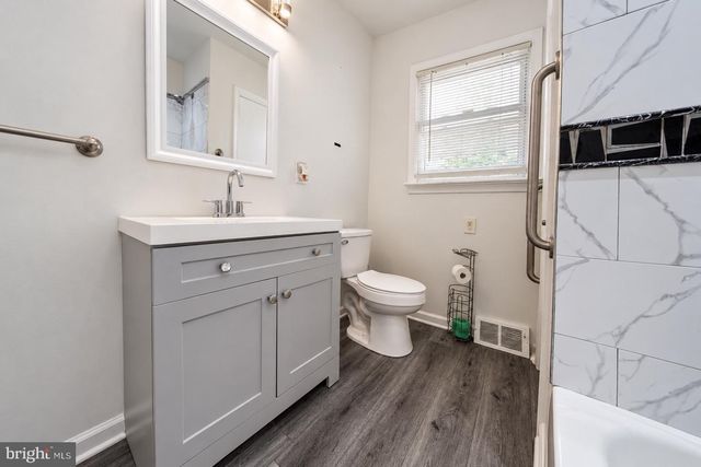 1704 MEETINGHOUSE RD, Upper Chichester, PA 19061