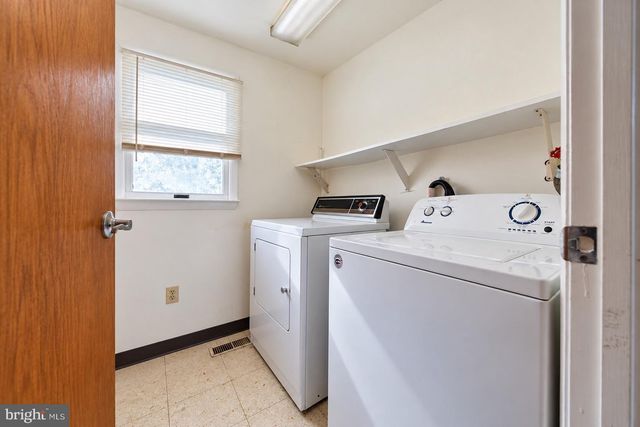 1704 MEETINGHOUSE RD, Upper Chichester, PA 19061