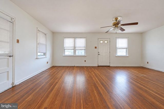 1704 MEETINGHOUSE RD, Upper Chichester, PA 19061