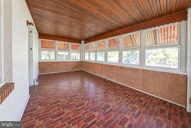 1704 MEETINGHOUSE RD, Upper Chichester, PA 19061
