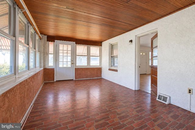 1704 MEETINGHOUSE RD, Upper Chichester, PA 19061