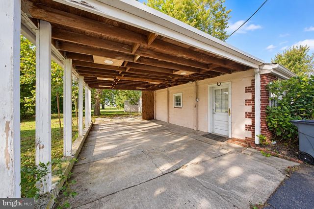 1704 MEETINGHOUSE RD, Upper Chichester, PA 19061