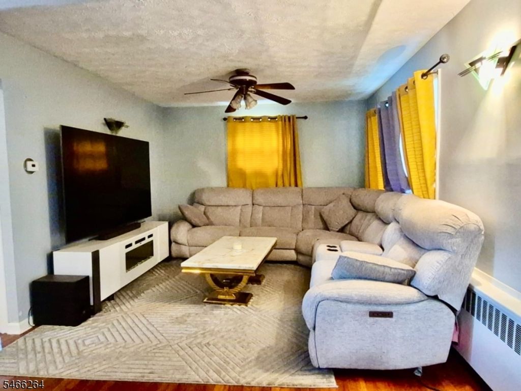 66 Independence Dr, Roselle Boro, NJ 07203 — photo 4