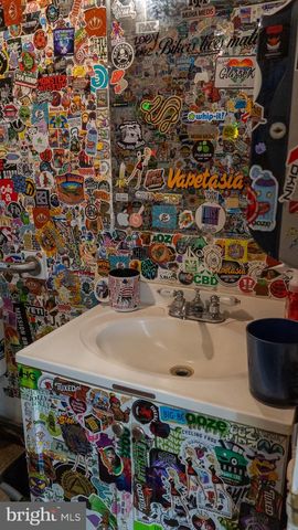 FIRST STATE VAPE LLC 470 N DUPONT HWY, Dover, DE 19901