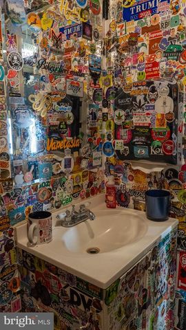 FIRST STATE VAPE LLC 470 N DUPONT HWY, Dover, DE 19901