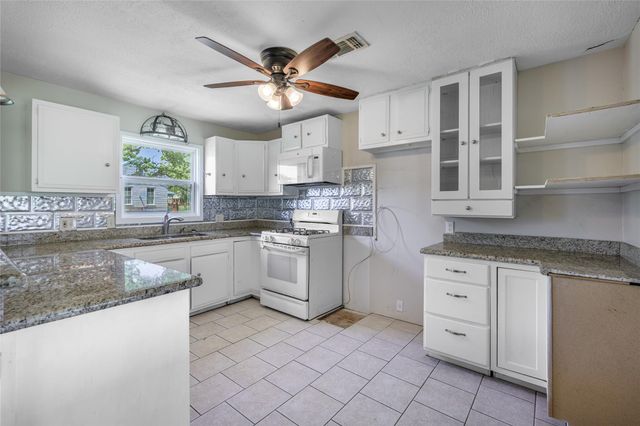 604 Fordtrand Street, Ellinger, TX 78938