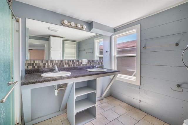 604 Fordtrand Street, Ellinger, TX 78938