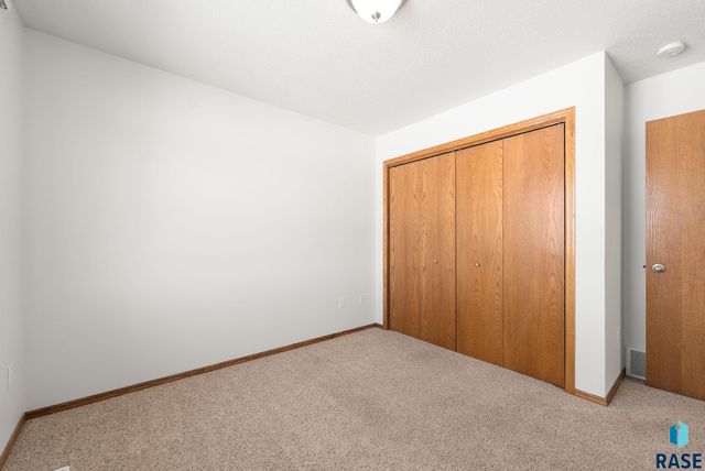 4613 S Grinnell Ave Avenue, Sioux Falls, SD 57106