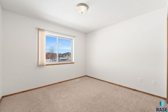 4613 S Grinnell Ave Avenue, Sioux Falls, SD 57106