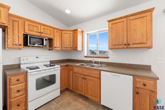 4613 S Grinnell Ave Avenue, Sioux Falls, SD 57106