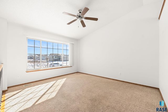 4613 S Grinnell Ave Avenue, Sioux Falls, SD 57106