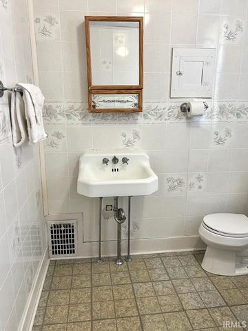 3224 Broadway, Fort Wayne, IN 46807