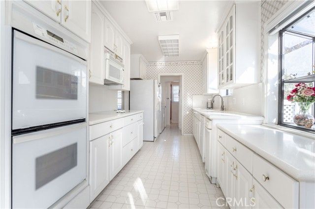 19218 Schoolcraft, Reseda (los Angeles), CA 91335