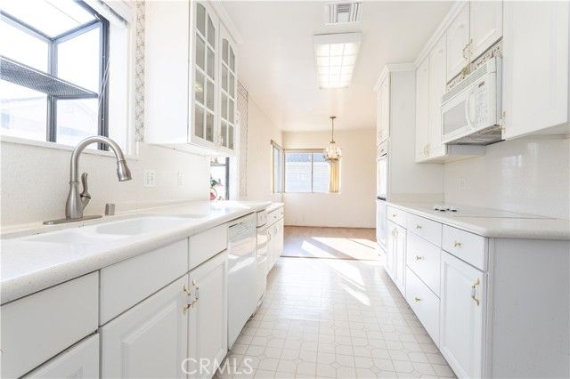 19218 Schoolcraft, Reseda (los Angeles), CA 91335