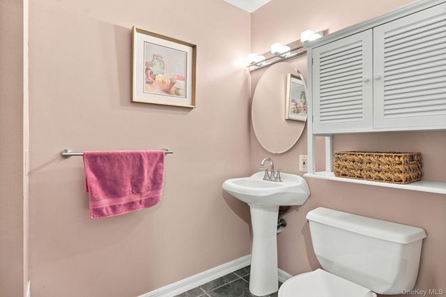 33 Dorchester Drive, Yonkers, NY 10710