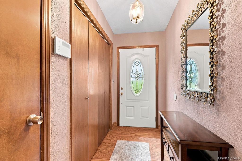 33 Dorchester Drive, Yonkers, NY 10710 — photo 4