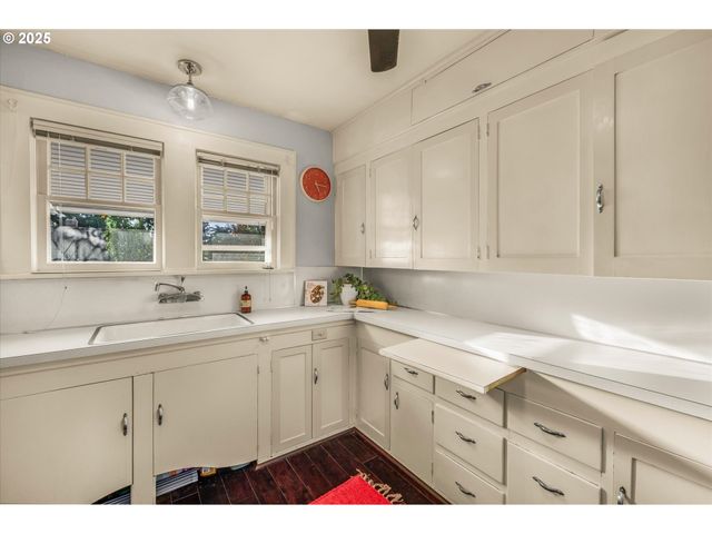 1916 Ne 64TH Ave, Portland, OR 97213